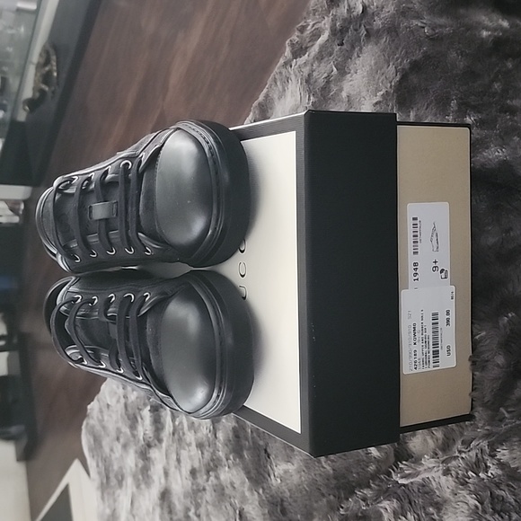 Gucci GG Canvas shoes size 10.5 barely used! - Picture 2 of 7